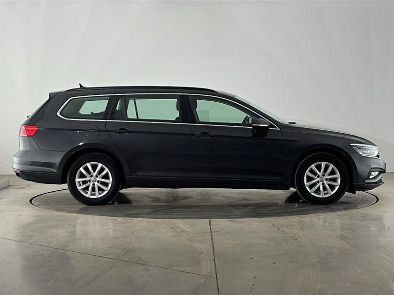 Volkswagen Passat Bussines - fotka 16 z 29