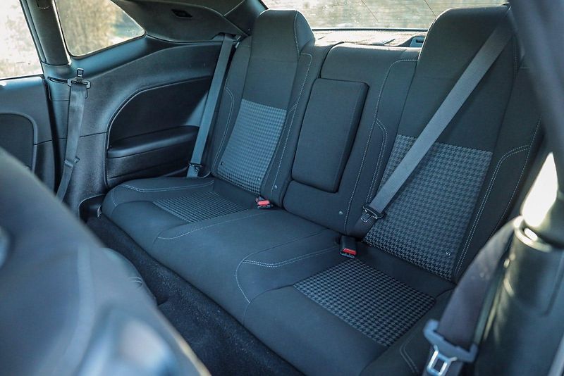 Dodge Challenger 3.6 V6 SXT Automat - fotka 11 z 13