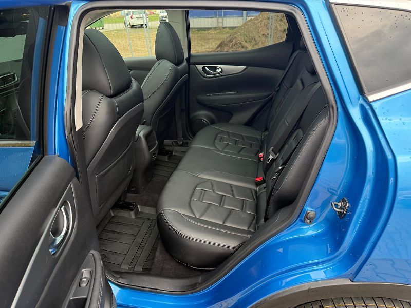 Nissan Qashqai 1.3 DIG-T DCT Tekna - fotka 26 z 29
