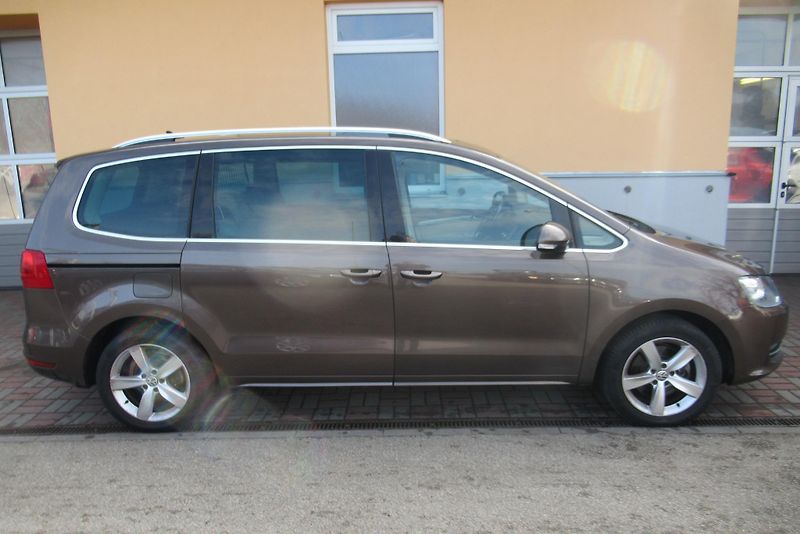 Volkswagen Sharan 2.0TDI 4x4 PANORAMA NAVI TAŽNÉ - fotka 3 z 28