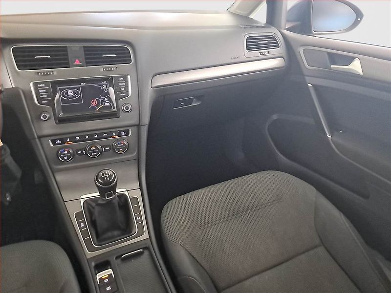 Volkswagen Golf (2013) 1.6 TDI, Serv.kniha, Navi - fotka 8 z 18