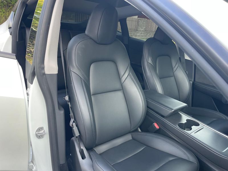 Tesla Model Y RWD 235kw 95,0 % - fotka 34 z 40