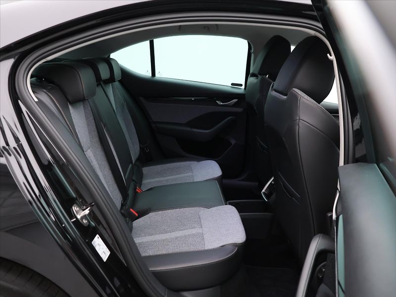 Škoda Octavia 2,0 TDI DSG Top Selection DPH - fotka 13 z 27