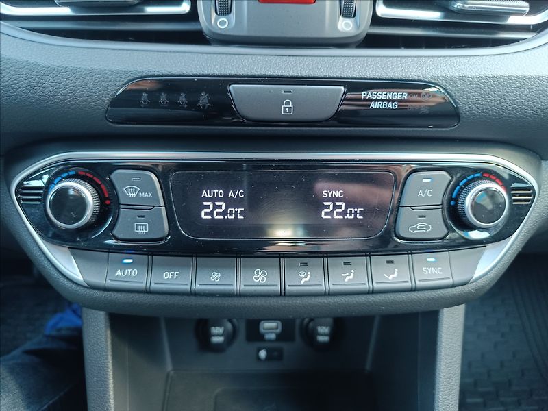 Hyundai i30 1,0 T-GDi, DCT Smart - fotka 17 z 20