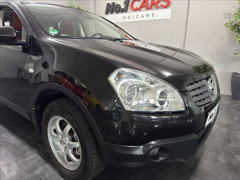 Nissan Qashqai 2,0   i 4x4 PANORAMA TAŽNÉ - fotka 27 z 30