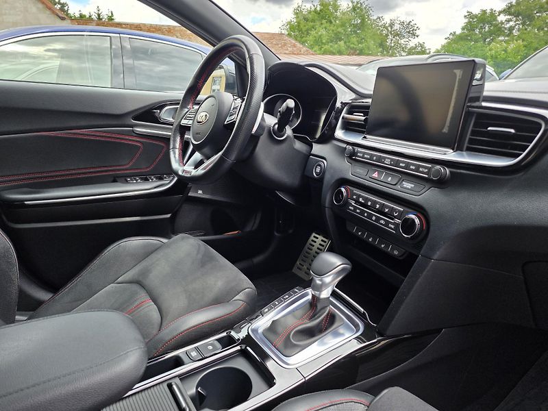 Kia Pro_Ceed 1.6-PANORAMA-GT-150kw - fotka 11 z 13