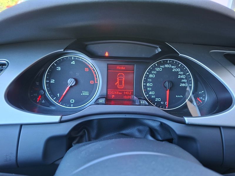Audi A4 (2012) 3.0TDI 176kW 7A QUATTRO - fotka 18 z 39