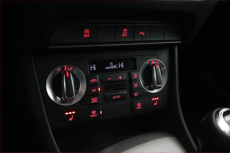 Audi Q3 (2012) 2.0 TDI, Xenony, Tempomat - fotka 15 z 17