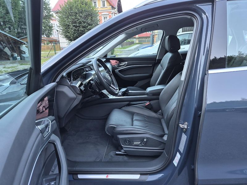 Audi e-tron SPORTBACK 300kw SOH 97,2% - fotka 11 z 45