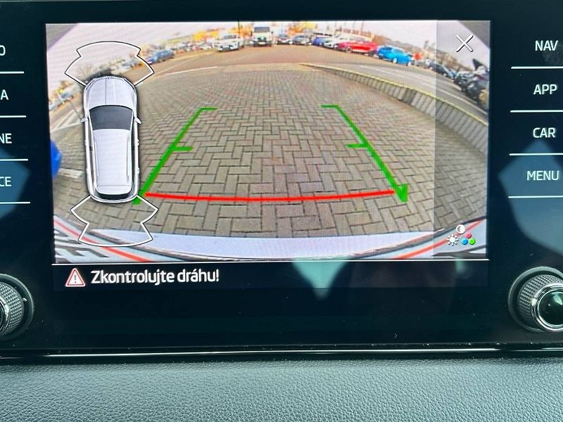 Škoda Karoq (2022) 1.5 TSI 7DSG Sportline - fotka 28 z 35