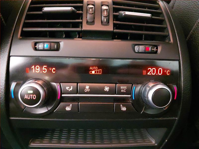 BMW Řada 5 (2015) 525d xDrive, 4X4, Automat - fotka 25 z 25