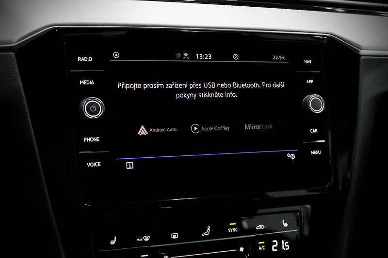 Volkswagen Passat 2.0 TSI 140 kW DSG Elegance - fotka 43 z 47