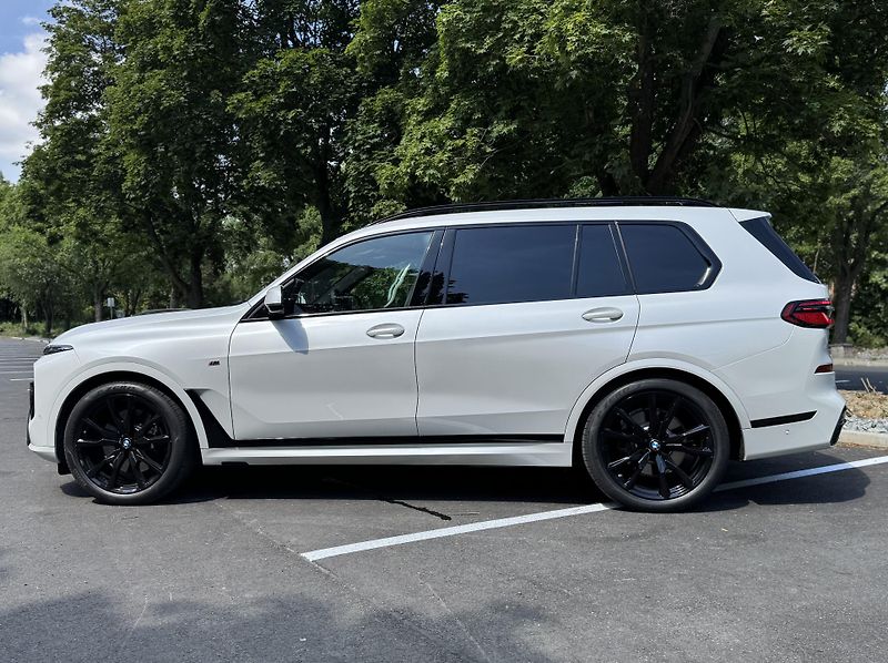 BMW X7 40d xDrive Msport PRO | max  - fotka 4 z 38
