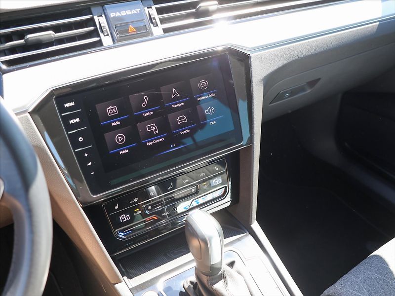 Volkswagen Passat 2,0 TDI DSG Matrix Virtual DPH - fotka 25 z 37