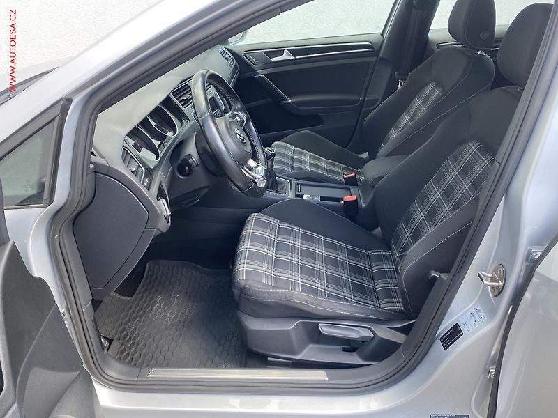 Volkswagen Golf (2013) 2.0 TDi VII, Navi, bixen - fotka 9 z 18