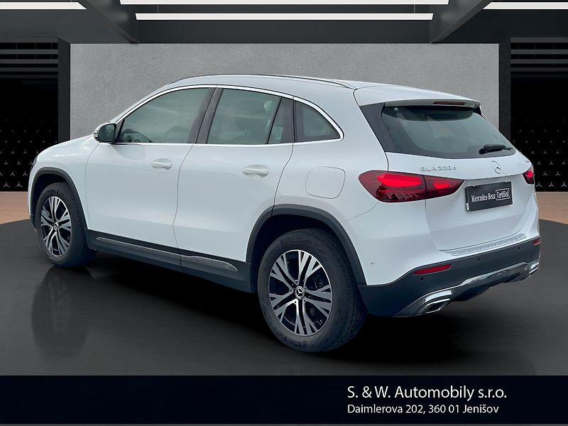 Mercedes-Benz GLA 200 d 4MATIC - fotka 7 z 29