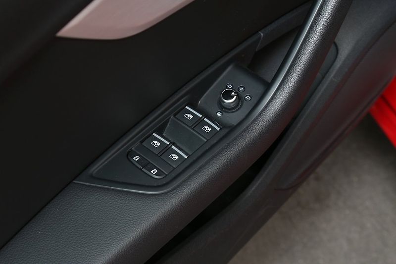 Audi A4 40TFSI q S-Line Matrix NezT Ka - fotka 7 z 23