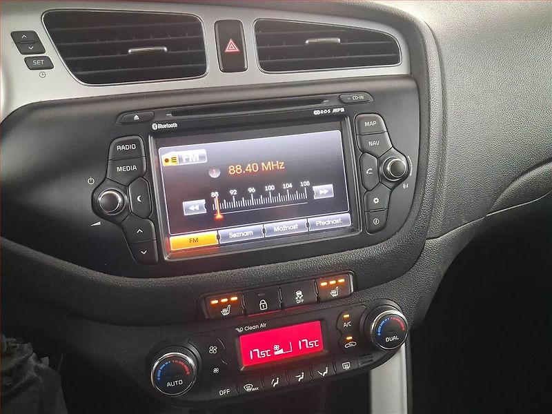 Kia Ceed (2013) 1.6 GDI, Serv.kniha, Navi - fotka 12 z 16
