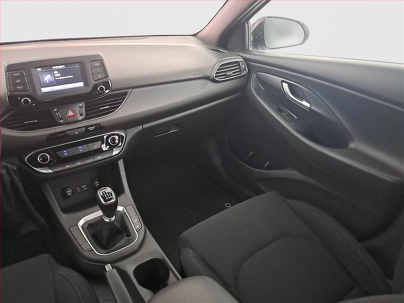 Hyundai i30 (2018) 1.4 T-GDI, ČR,1.maj - fotka 8 z 16