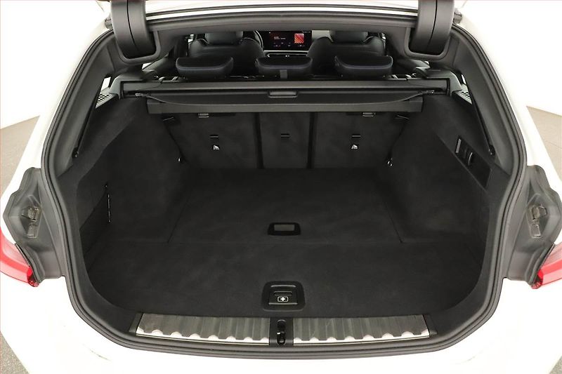 BMW Řada 3 (2022) 320 d xDrive - fotka 11 z 21