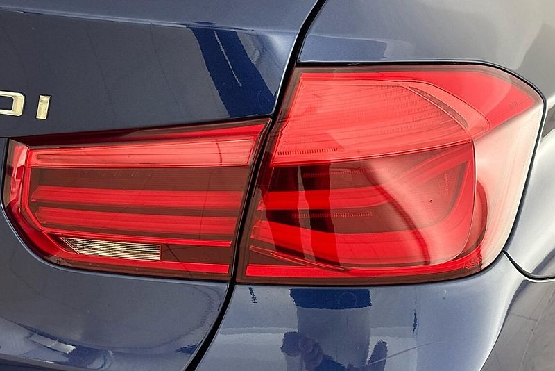 BMW Řada 3 340i xDrive - fotka 5 z 23