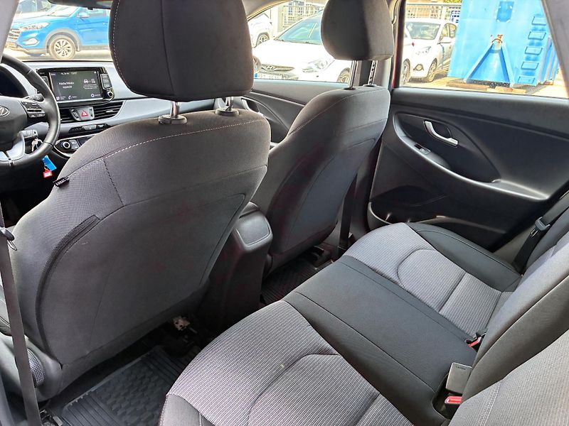 Hyundai i30 1.0T-GDi88kW DIGI KLIMA TAŽNÉ  - fotka 12 z 25