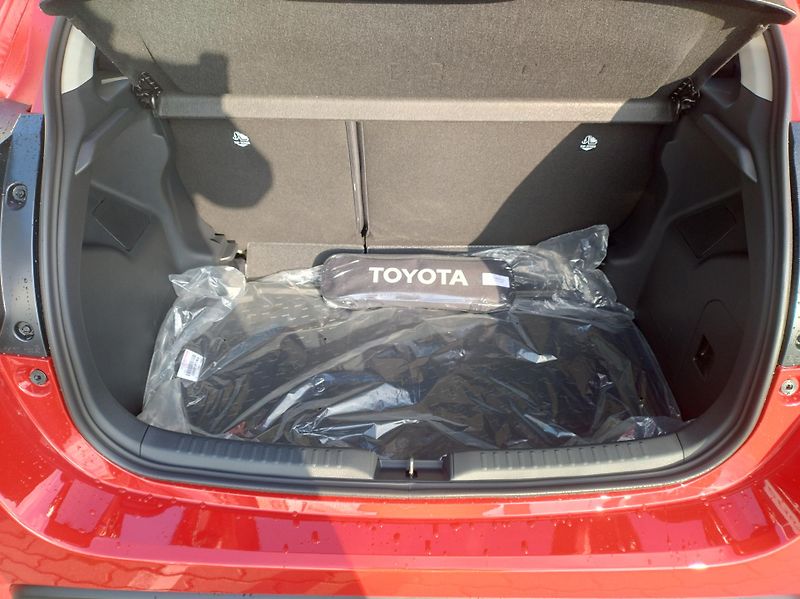 Toyota Yaris (2026) 1.5 HEV Limited Edition - fotka 6 z 12