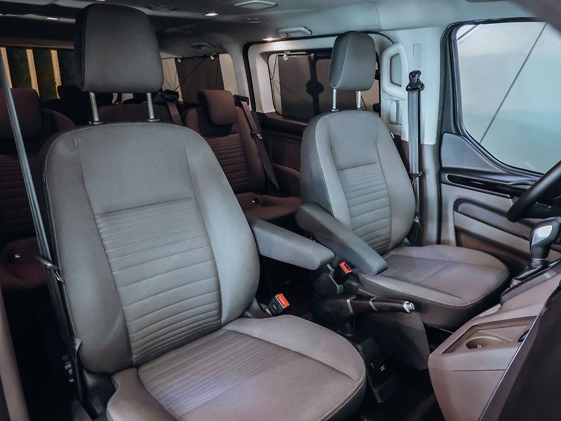 Ford Tourneo Custom 2.0TDCi Titanium AT 125 kW L2 - fotka 21 z 27