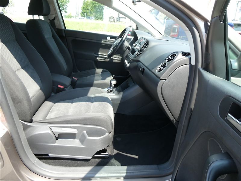 Volkswagen Golf Plus 1,4 TSi 90kW DSG po servise - fotka 18 z 31