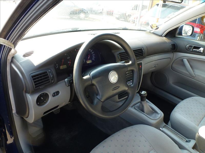 Volkswagen Passat 1,6 Bez dokladů !!! na ND - fotka 11 z 47
