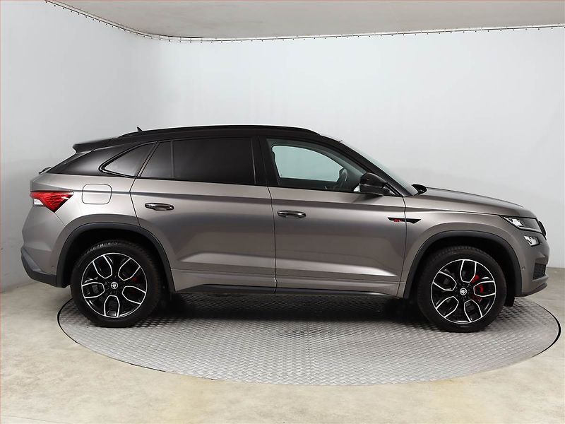 Škoda Kodiaq (2022) GT 2.0 TSI 4x4 - fotka 6 z 23
