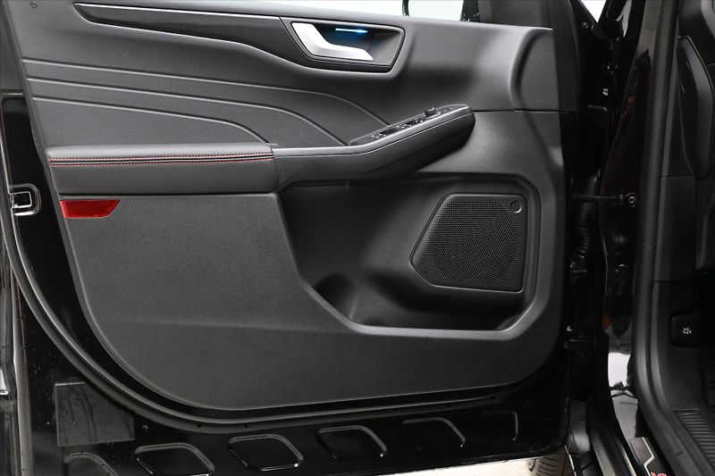 Ford Kuga 2,5 PLUG-IN 112 kW ST-LINE Zár - fotka 24 z 32