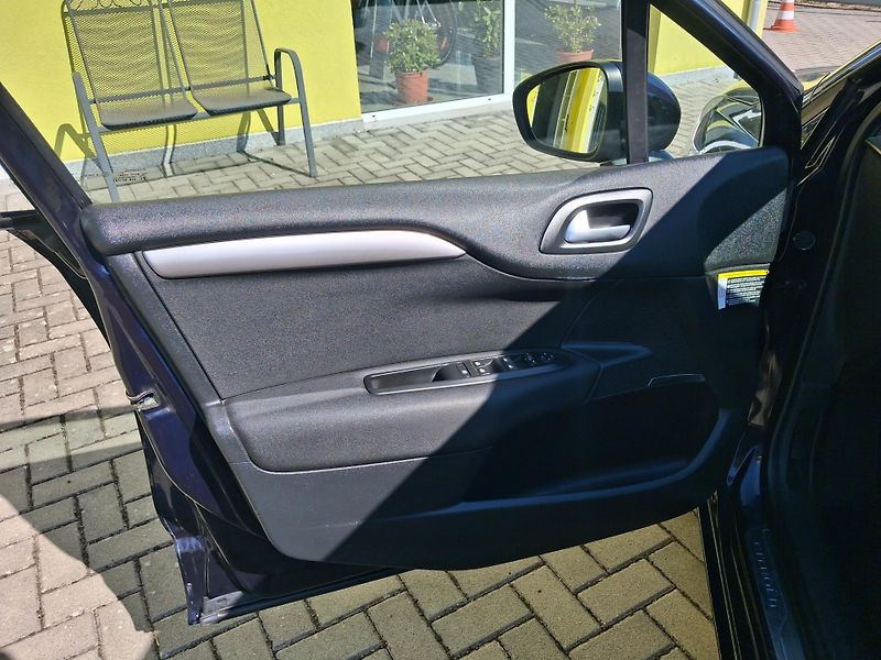 Citroën C4 (2016) 1,6HDi NAVI 2xKOLA MAX VÝBAVA  - fotka 10 z 43