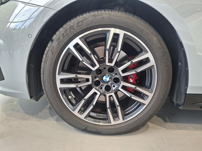 BMW Řada 5 520d xDrive Touring M-Sport - fotka 7 z 34