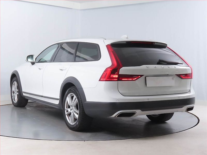 Volvo V90 (2018) Cross Country - fotka 4 z 17