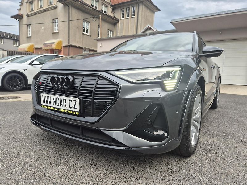 Audi e-tron SPORTBACK S 370kw SOH 96% - fotka 47 z 48