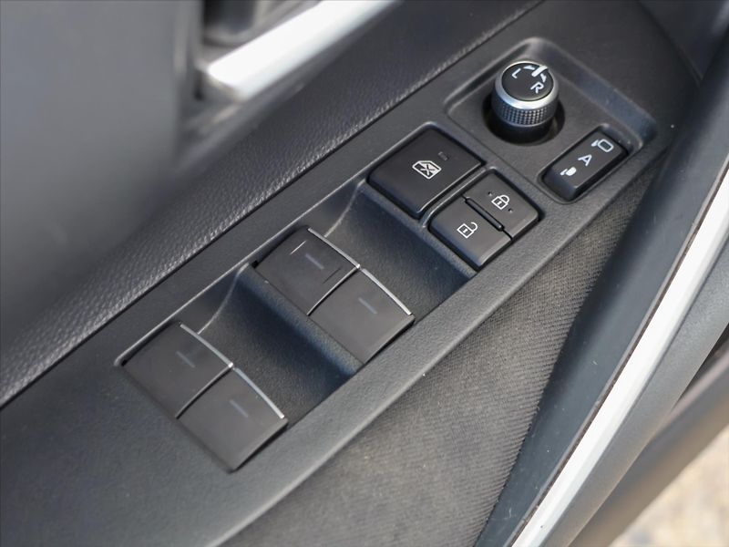 Toyota Corolla 1,5 VTi Aut. DPH CZ Comfort - fotka 13 z 30
