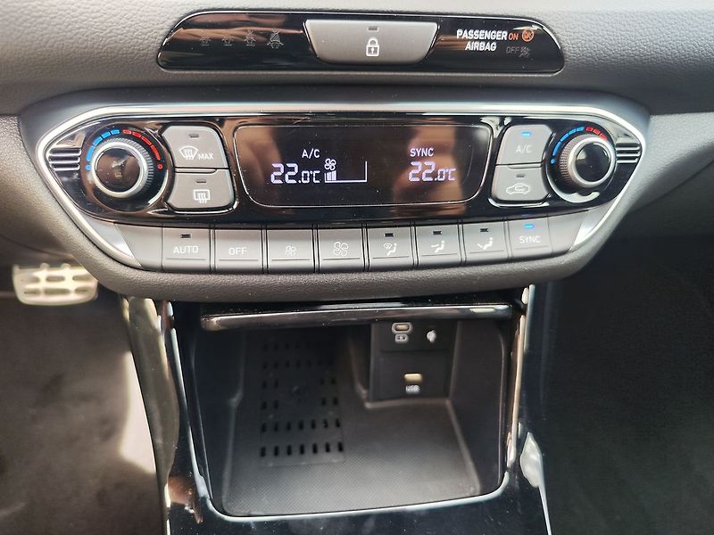 Hyundai i30 1.5 T-GDI/103kW N-Line DCT - fotka 23 z 37