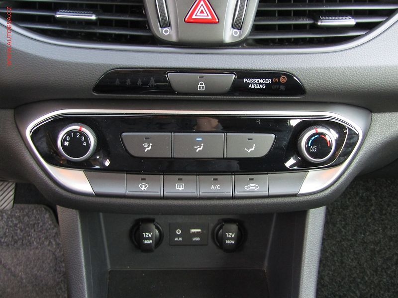 Hyundai i30 (2019) 1.6 CRDi Fastback, ČR - fotka 15 z 17