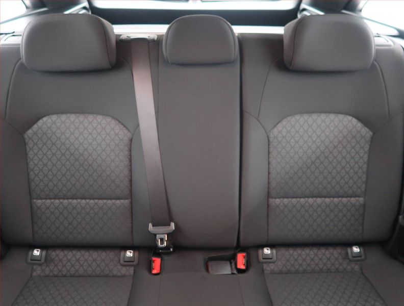 Kia Ceed (2024) 1.5 T-GDI - fotka 10 z 22