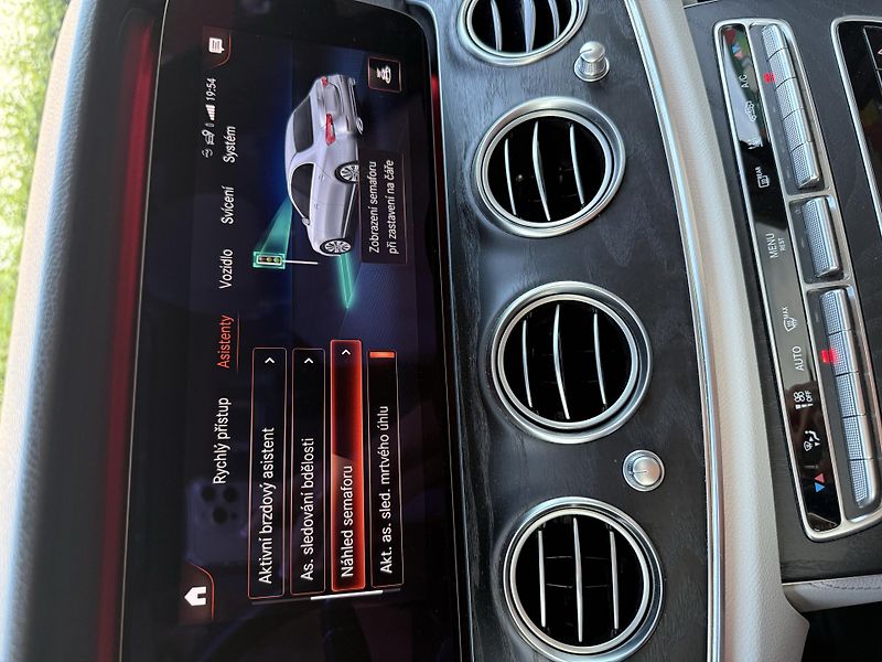 Mercedes-Benz Třídy E (2020) 4MATIC, AMG Line, původ ČR - fotka 21 z 24
