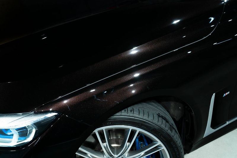 BMW Řada 7 (2019) Ld xDrive - fotka 6 z 30
