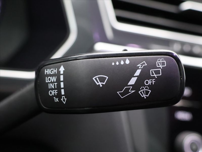Volkswagen Tiguan 1,4 TSI DSG R-line matrix virt - fotka 20 z 36