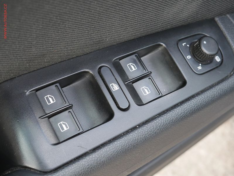 Škoda Superb (2012) 2.0TDi 4x4, AC, TZ, park - fotka 18 z 20