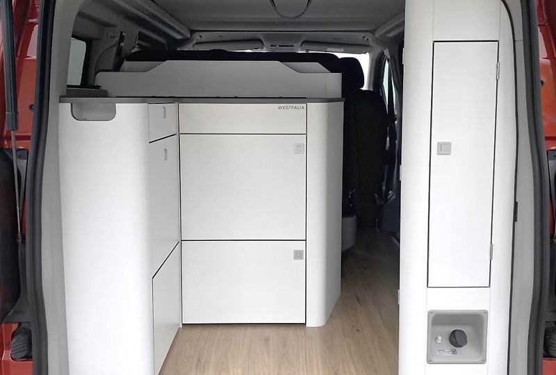Ford Tourneo Custom Nugget 320 L1 Manual - fotka 10 z 18