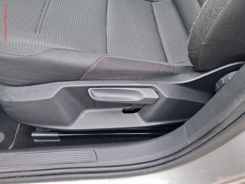 Volkswagen Golf (2015) 1.4 TSi, Comfortline, TZ - fotka 14 z 16