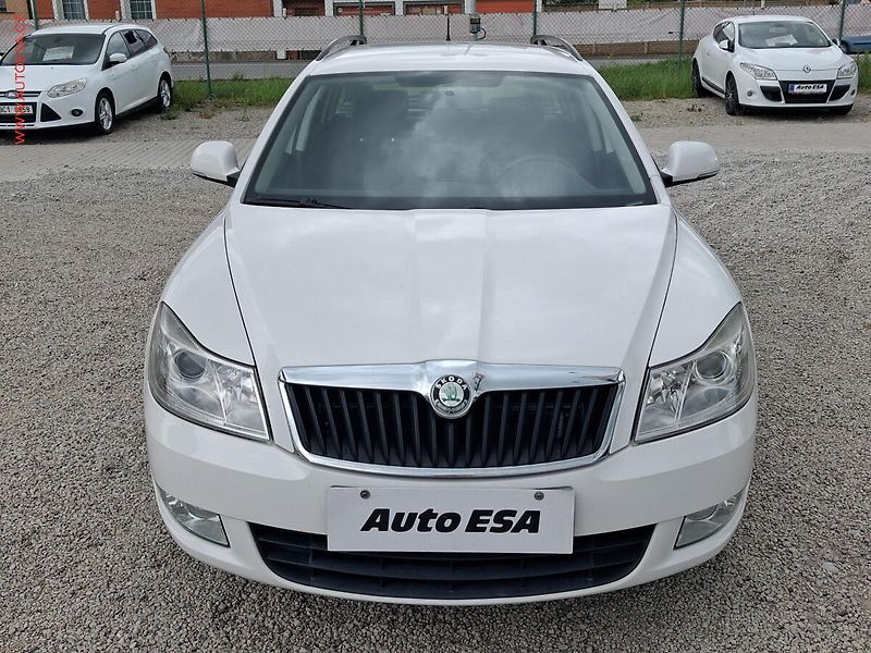 Škoda Octavia (2010) 1.6 TDi, 2.maj,ČR, AC, park - fotka 2 z 18