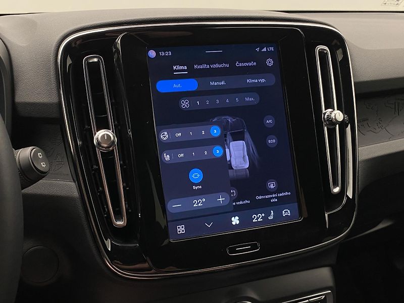 Volvo XC40 PURE ELECTRIC RECHARGE PLUS - fotka 41 z 55