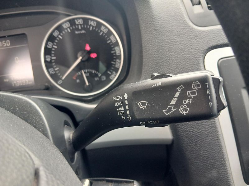 Škoda Octavia 1.6i KLIMA - fotka 22 z 32