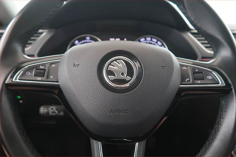 Škoda Superb (2016) Style 2.0 TDI 4x4, 4X4 - fotka 16 z 23